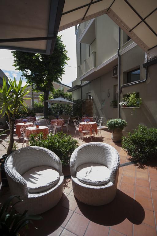 Hotel Ricchi Rimini Exterior foto
