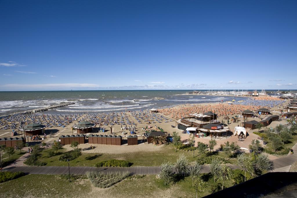 Hotel Ricchi Rimini Exterior foto