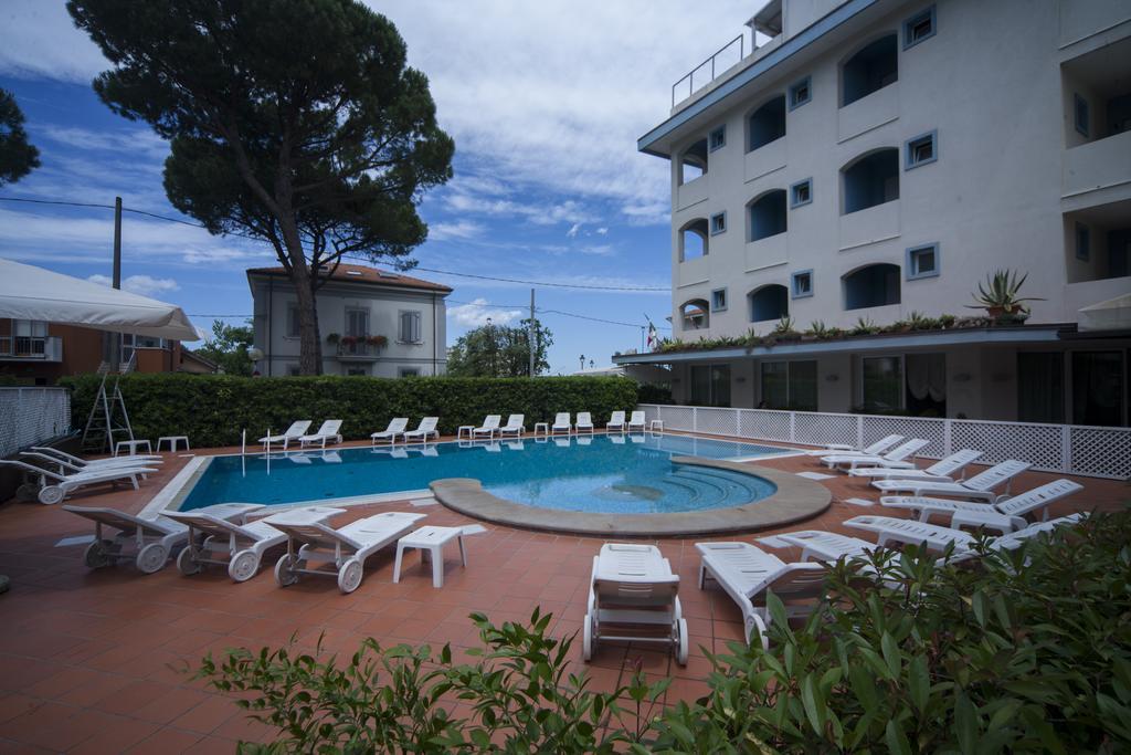 Hotel Ricchi Rimini Exterior foto